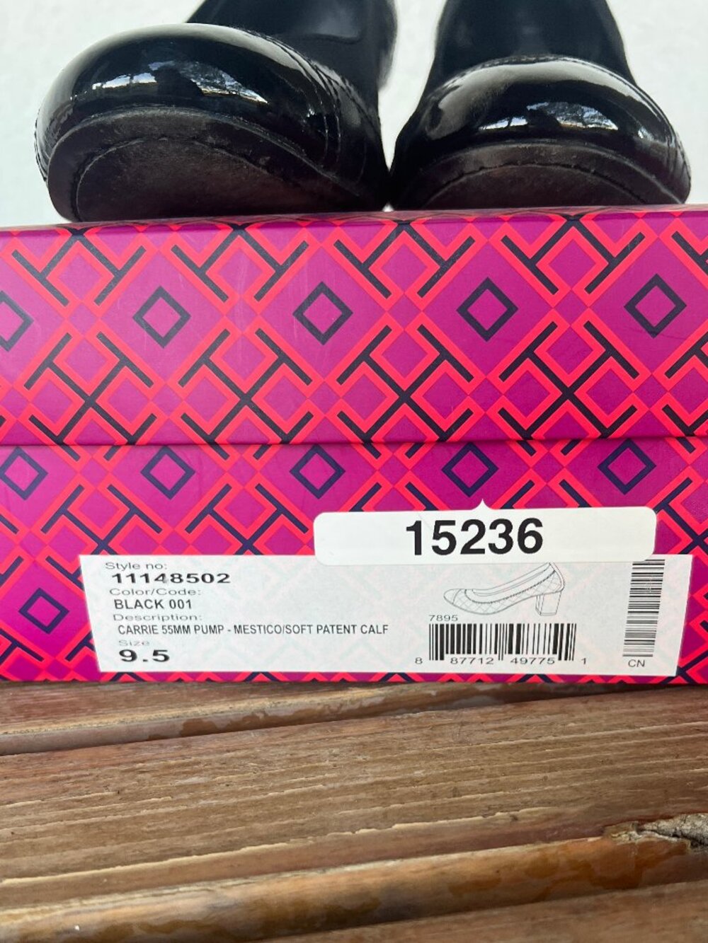 Tory Burch Carrie 55mm Quilted Leather Cap Toe Pump Black Gold Logo Size 9.5 EUC - Picture 3 of 13